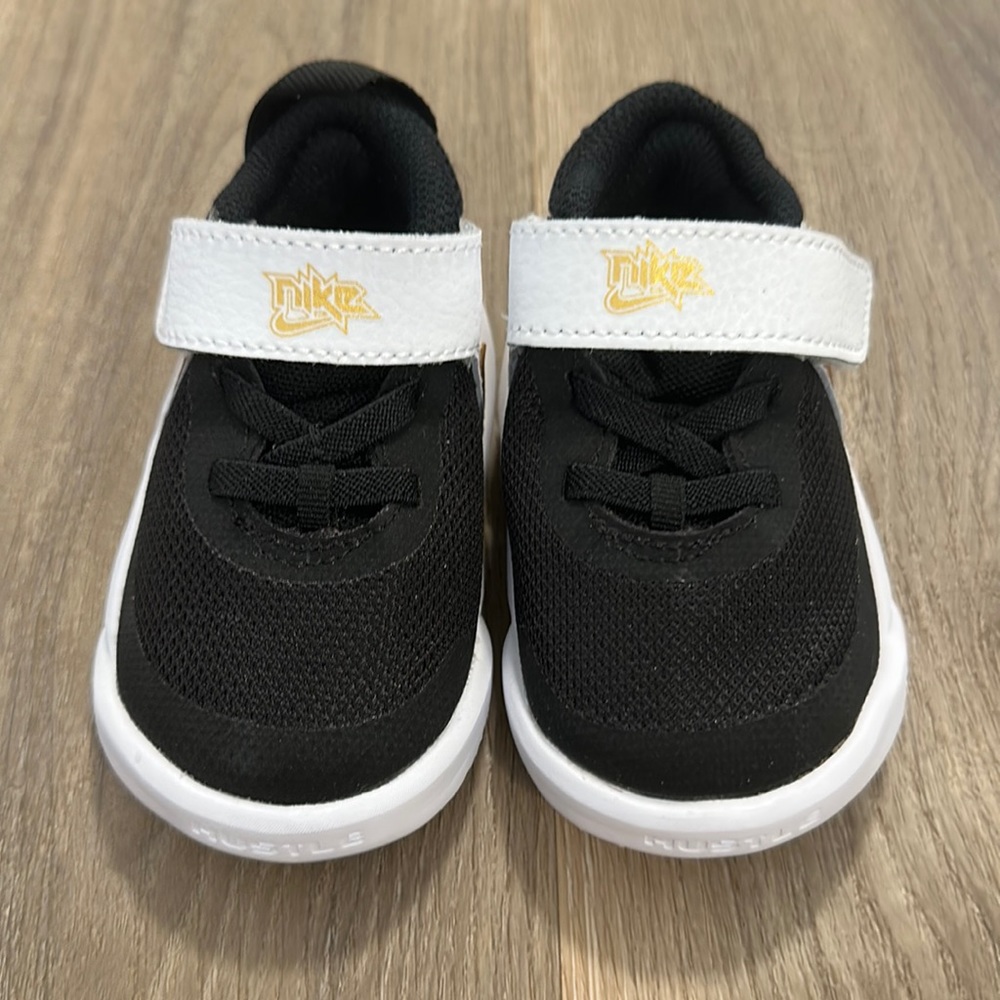 NWOT NIKE Black Shoes Size 4C